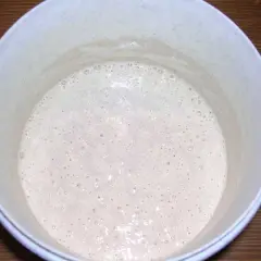 Ile zakwasu na 1,5 kg mąki? Proporcje i sekrety idealnego chleba
