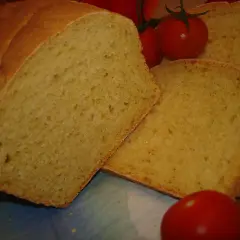 Pyszny chleb kukurydziany, idealny do kanapek. Oto prosty przepis na domowy chleb kukurydziany.