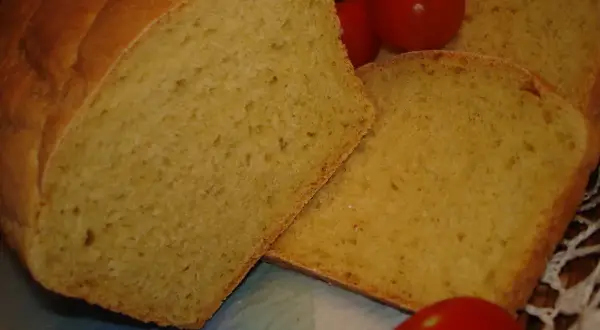 Pyszny chleb kukurydziany, idealny do kanapek. Oto prosty przepis na domowy chleb kukurydziany.